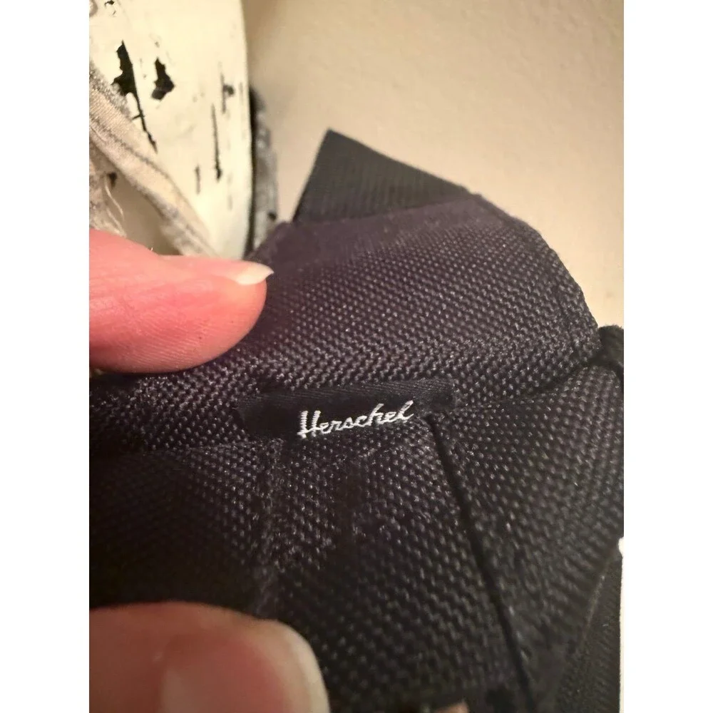 Herschel Supply Co. Black Crossbody / Waist Bag Hip Pack Polyester EUC